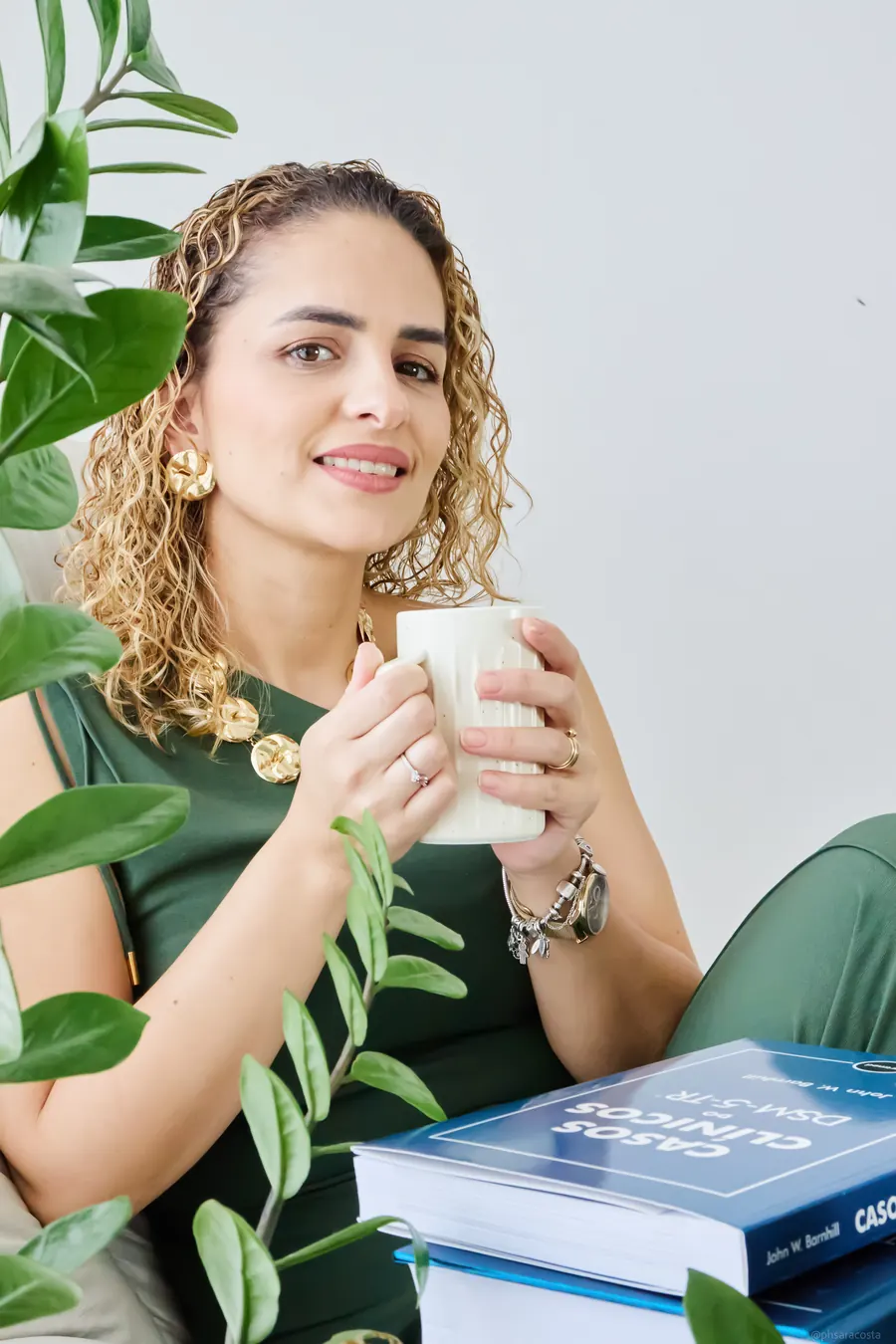 Retrato de Viviane Queiroz, psicóloga da Pensando Bem